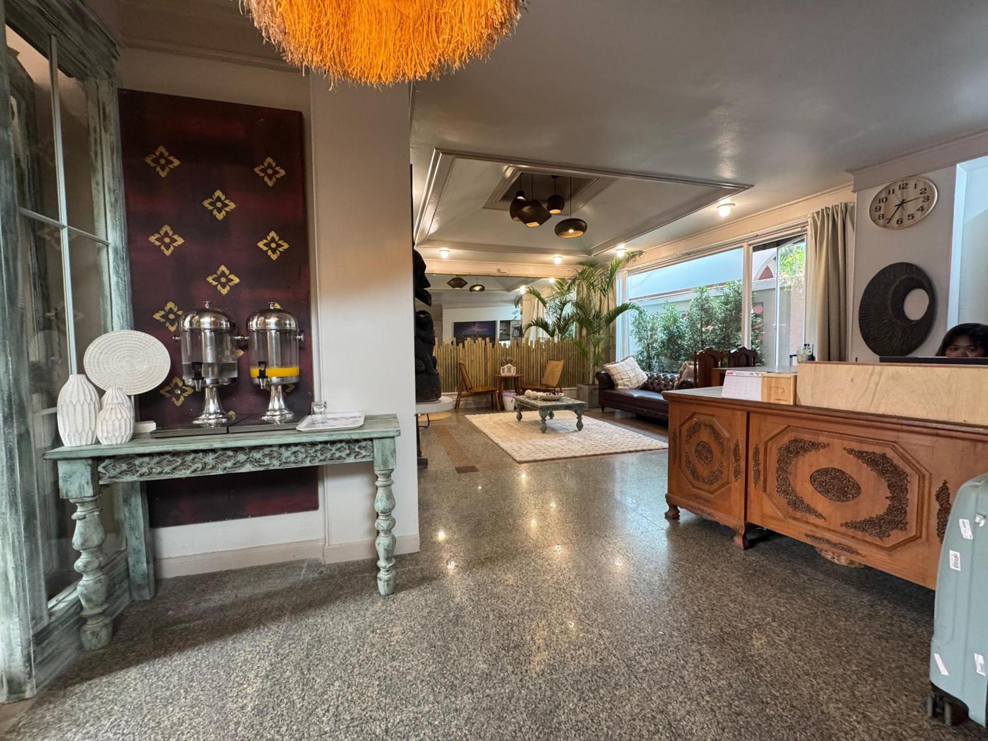 The Taksim Patong Beach Hotel Extérieur photo