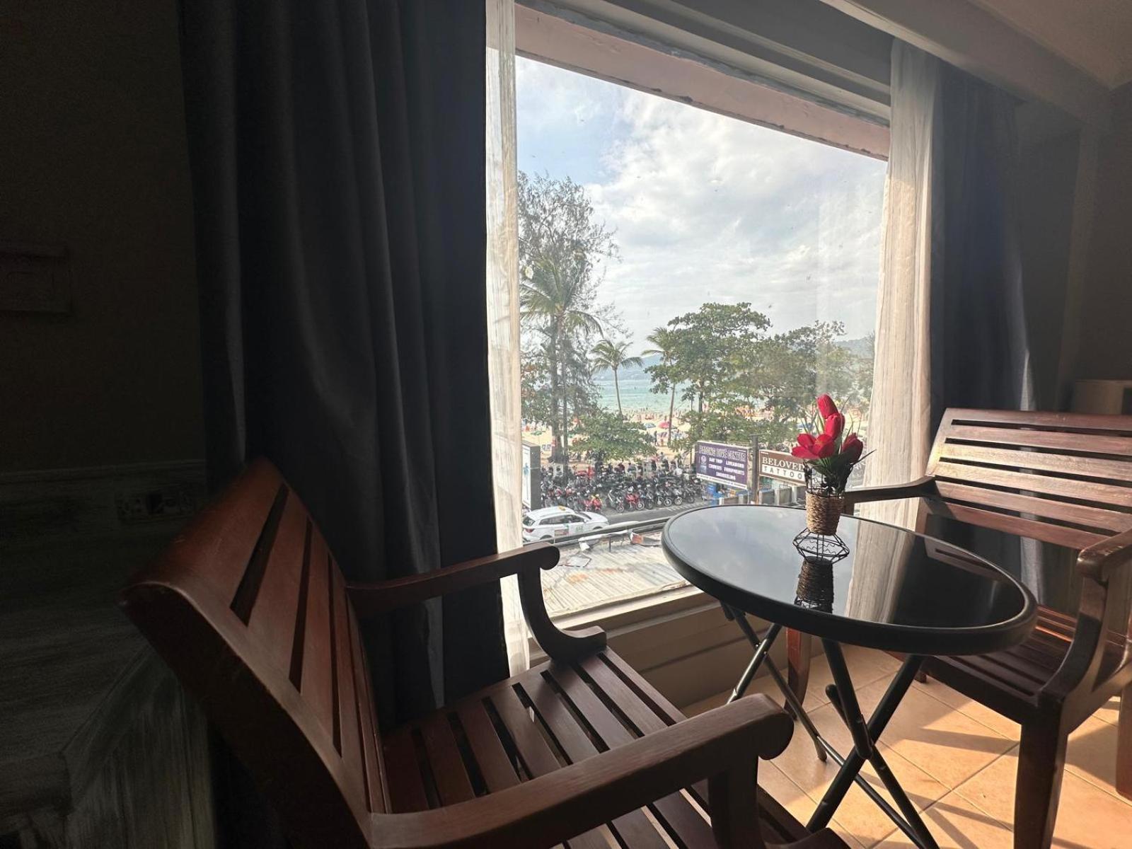 The Taksim Patong Beach Hotel Extérieur photo