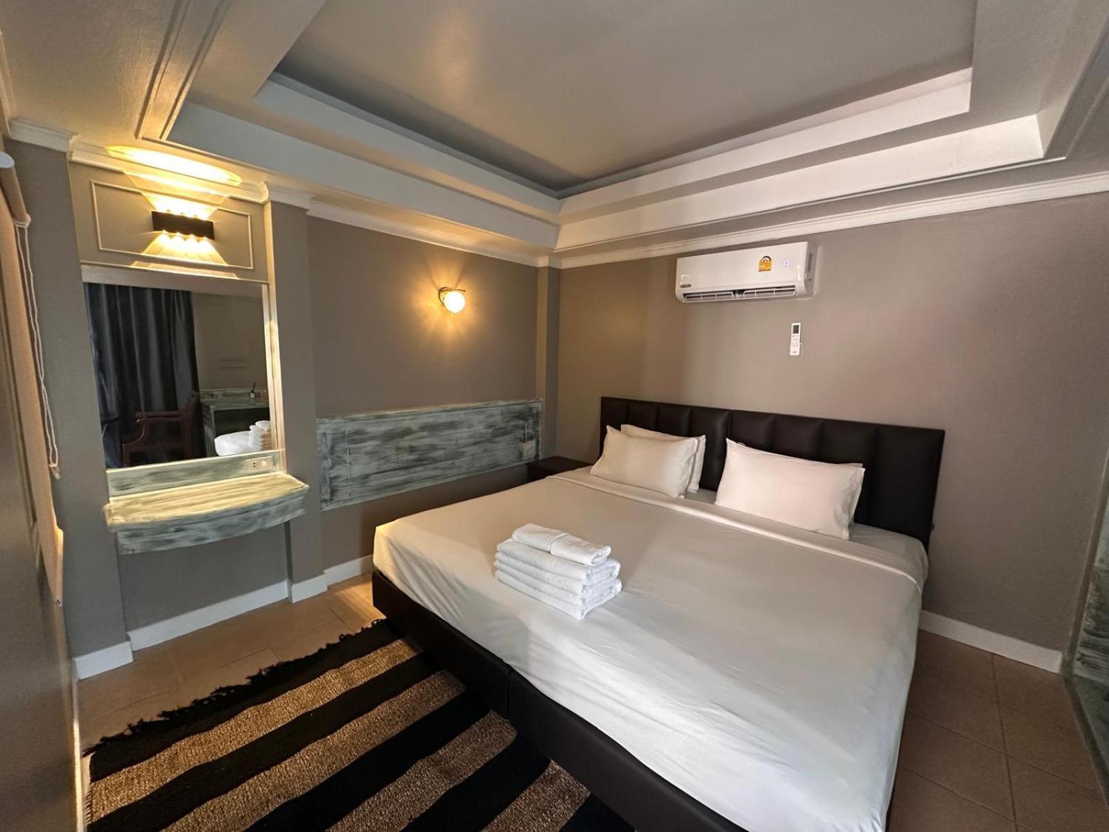 The Taksim Patong Beach Hotel Extérieur photo