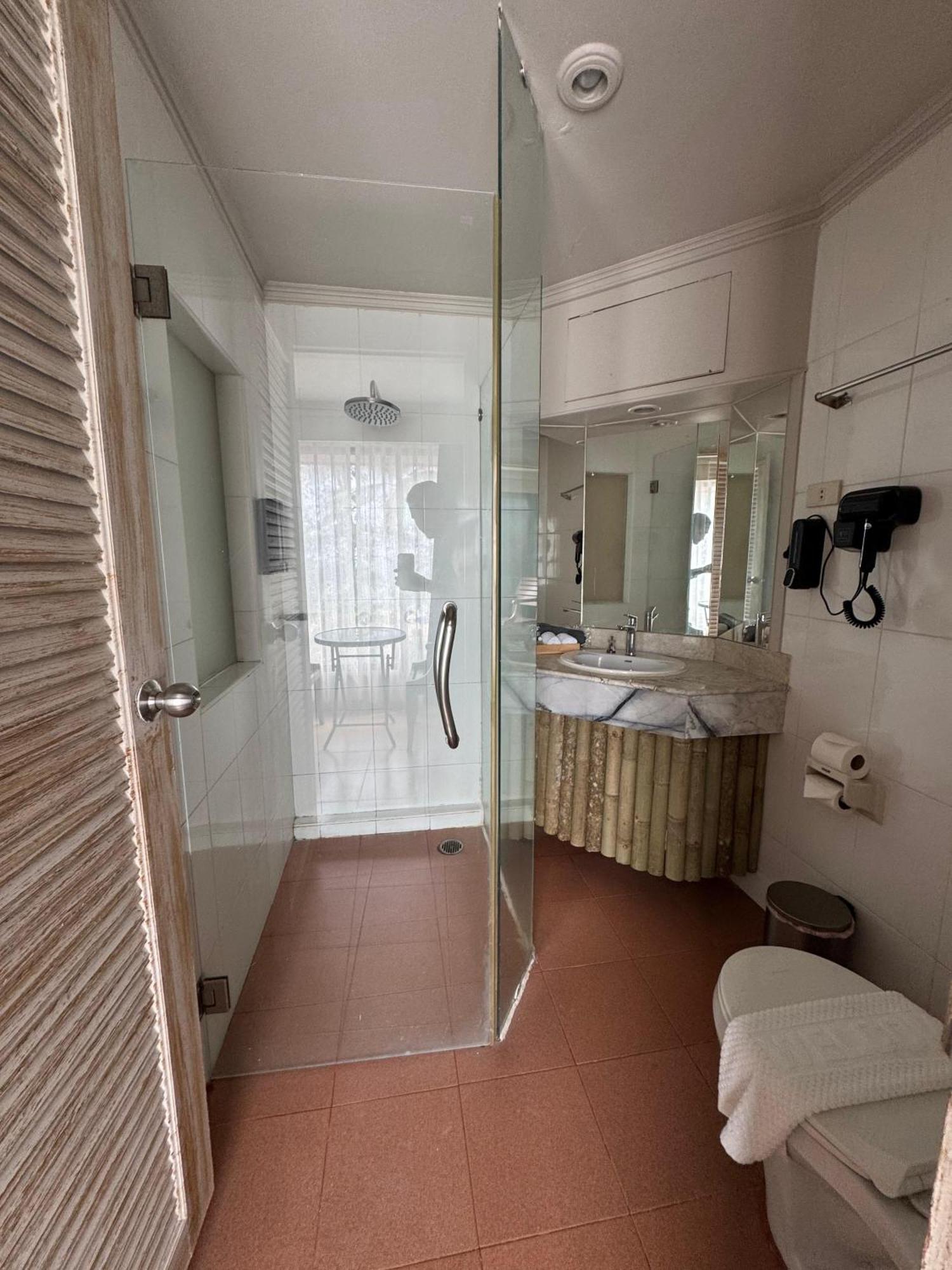 The Taksim Patong Beach Hotel Extérieur photo