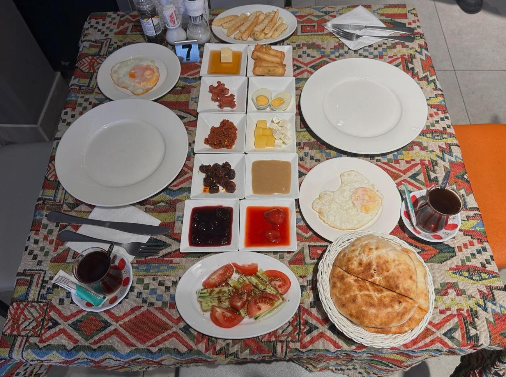 The Taksim Patong Beach Hotel Extérieur photo